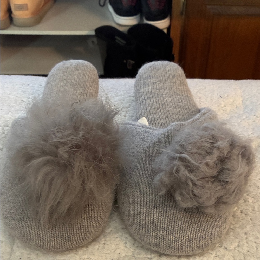 NWT Express Cozy Gray Women’s Slippers M (7-8)